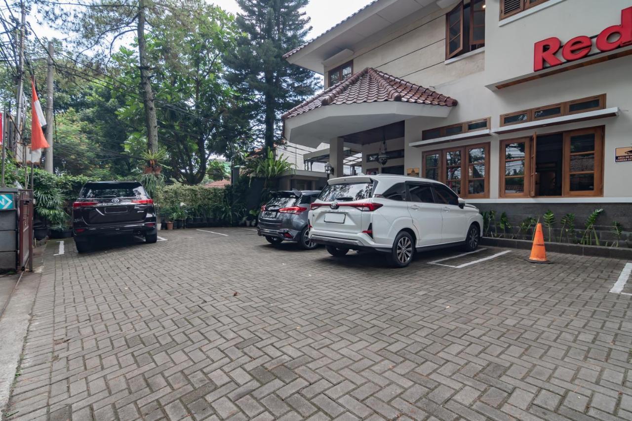 Отель Reddoorz Near Simpang Dago 2 Бандунг Экстерьер фото