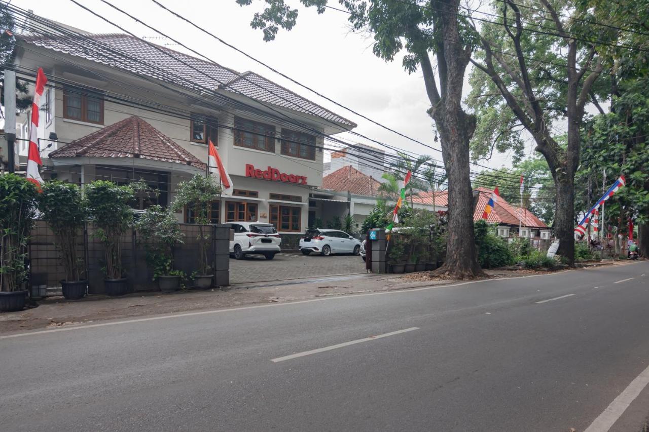 Отель Reddoorz Near Simpang Dago 2 Бандунг Экстерьер фото